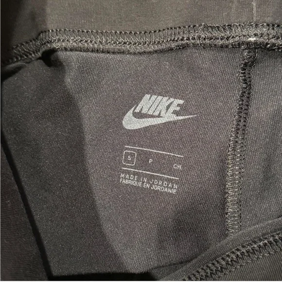 Nike Black Performance Shorts - Picture 3 of 3